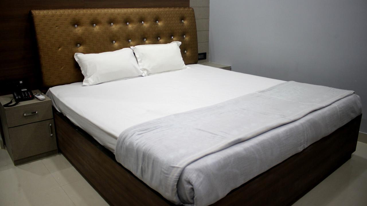 Hotel Shreemoyee Inn - Kamakhya Temple กูวาฮาติ ภายนอก รูปภาพ